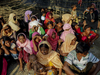 Rohingya Refugee people wait for relief at palong khali, Cox’s Bazar, Bangladesh September 16, 2017. Around 370,000 Rohingya refugees have f...