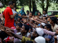 Bangladeshi people give relief to Rohingya people at palong khali, Cox’s Bazar, Bangladesh September 16, 2017. Around 370,000 Rohingya refug...
