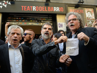Eduardo Reyes(L),Jordi Cuixart (C), Joan Tardà (R) Deputy to Congress of  The Republican Left of Catalonia (ERC) during the act in support t...