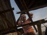 A rohingya woman builds new shelter in the Balikhali refugee camp, Cox’s Bazar, Bangladesh. September 16, 2017. (
