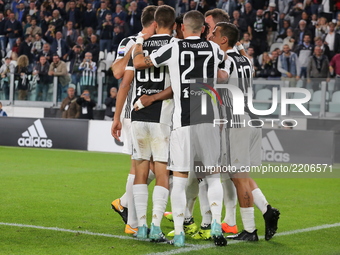 The Juventus players celebrate after the goal of Mario Mandzukic (Juventus FC)during the Serie A football match between Juventus FC and ACF...
