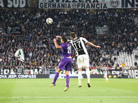 Gil Dias (ACF Fiorentina)  and Mario Mandzukic (Juventus FC) compete for the ball during the Serie A football match between Juventus FC and...