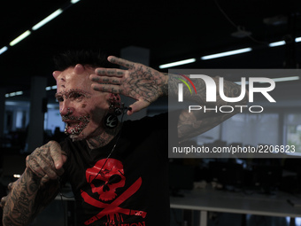 Rolf Buchholz is the man with the most perforations in his body in the world. Current Guinness record holder with a total of 453 piercings,...