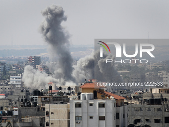 Smoke rises after Israeli air strikes over Gaza City, on 23 August 2014. (
