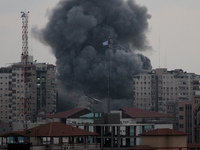 Smoke rises after an Israeli air strike on Al Zafir tower in Gaza City, 23 August  2014. (