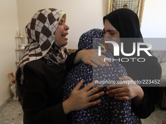 The mother (C) of Palestinian Boy  Mohammed Al KHodary 17 years, who medics said was killed by an Israeli air strike, is comforted as she mo...