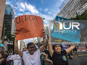 Scientists will meet in front of the São Paulo Museum of Art (Masp), on Avenida Paulista, in São Paulo, on 8 October 2017  to protest agains...