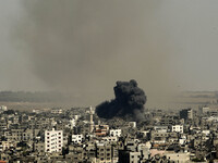 Smoke rises following what witnesses said were Israeli air strikes in Gaza August 26, 2014. Israeli air strikes launched before dawn on Tues...