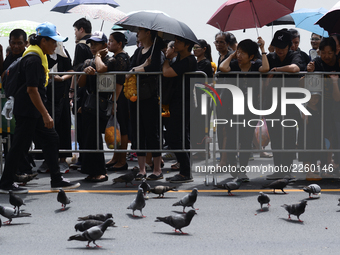 Thai Mourners in line to pay respect to the late Thai King Bhumibol Adulyadej outside the Grand Palace in Bangkok, Thailand, 13 October 2017...