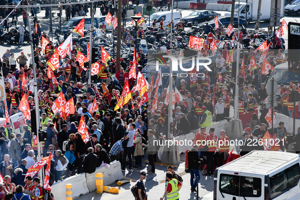 Metalworkers demonstrate as they march with banners and flags in the streets of Paris on October 13, 2017. Several thousand workers have tak...