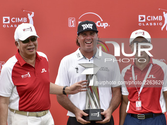 Pat Perez of USA pictured with Malaysia's Prime Minister Najib Razak after he won the CIMB Classic 2017 on October 15, 2017 at TPC Kuala Lum...