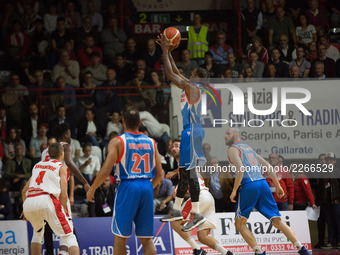 24 Michael Qualls PALLACANESTRO CANTU' in action during the Italy Lega Basket of Serie A, match between Openjobmetis Varese  and Cantu’, Ita...