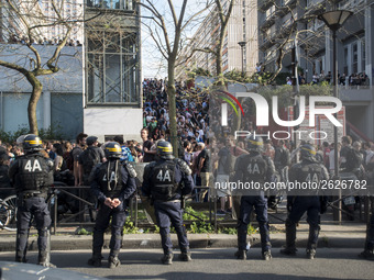 Police faces students gathering in front of the Paris Tolbiac university campus on April 20, 2018 in Paris after riot police evacuated the u...