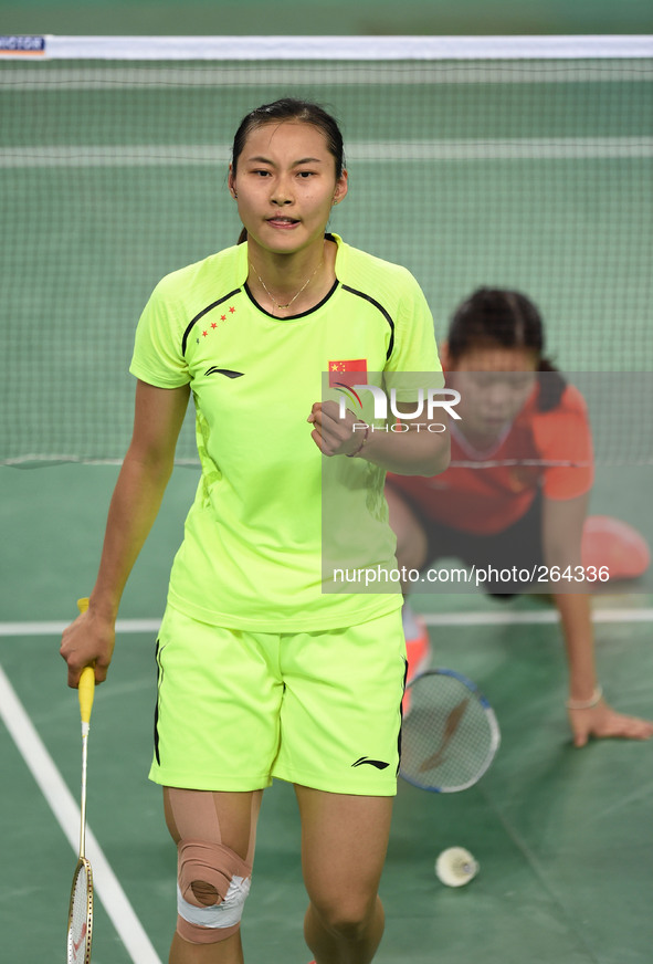 (140928) -- INCHEON, Sept. 28, 2014 () -- Wang Yihan (front) of China celebrates during the women's singles final of badminton against her t...