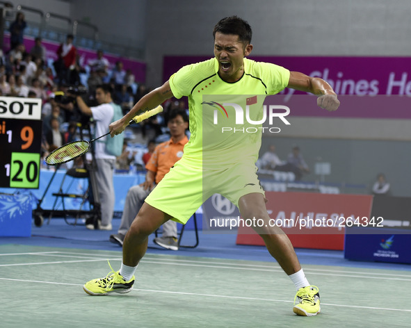 (140928) -- INCHEON, Sept. 28, 2014 () -- Lin Dan of China celebrates during the men's singles semifinal match of badminton against Lee Chon...