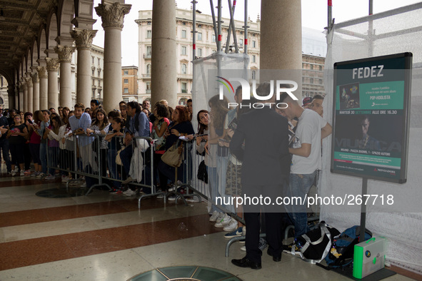 Fans queued outside the Mondadori to meet the rapper Fedez. 