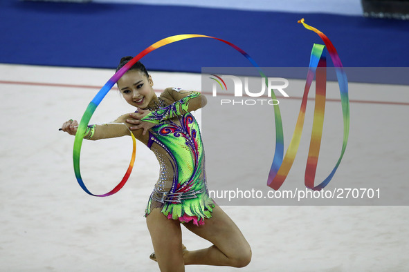 (141002) -- INCHEON, Oct. 2, 2014 () -- Son Yeonjae of South Korea performs during the individual all-round final of gymnastics rhythmic at...