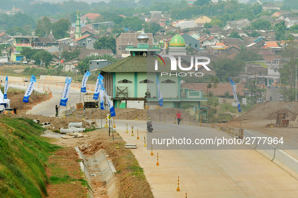 Jami Baitul Mustaghfirin Mosque, standing in the middle of the construction of Batang-Semarang Toll Road, Central Java. Indonesia in June, 4...