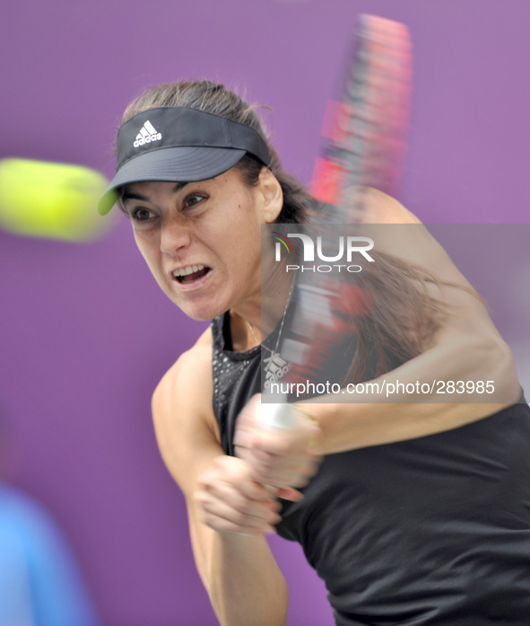(141010) -- TIANJIN, Oct. 10, 2014 () -- Sorana Cirstea of Romania returns the ball during the women's singles quarterfinal match against Zh...