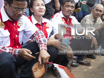 Jokowi partisant wait for the new president infront of Indonesian Palace. Jokowi inauguration celebration held arround Hotel Indonesia round...