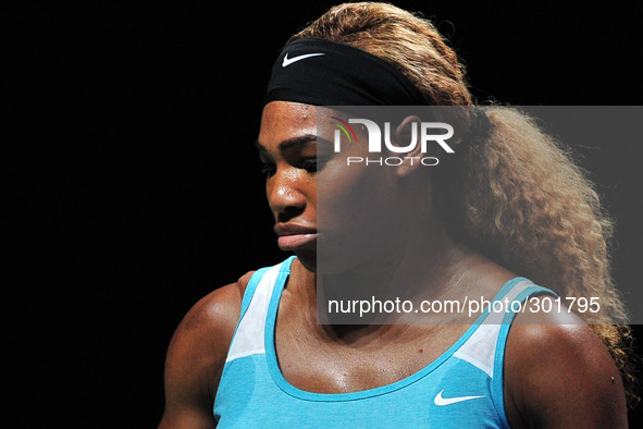 (141022) -- SINGAPORE, Oct. 22, 2014 () -- Serena Williams of the U.S. reacts during the round robin match of WTA finals against Romania's S...