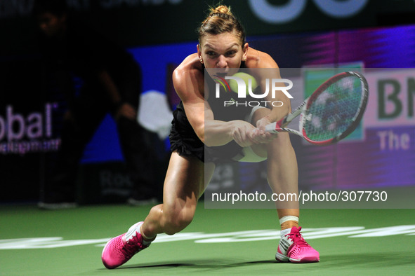 (141026) -- SINGAPORE, Oct. 26, 2014 () -- Romania's Simona Halep hits a return during the women's singles final match of WTA Finals against...