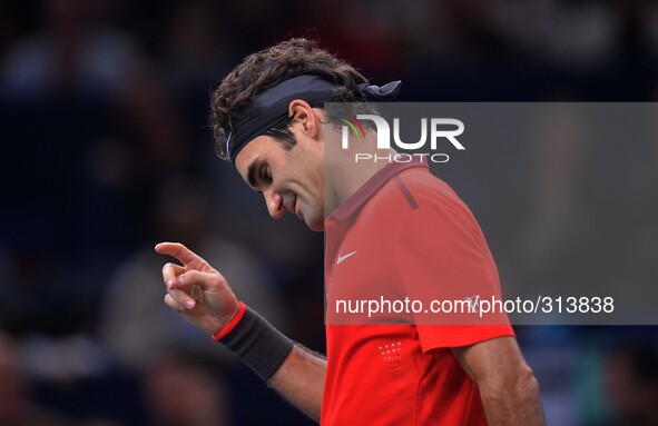 (141030) -- PARIS, Oct. 30, 2014 () -- Roger Federer of Switzerland reacts during the men's singles second round match against Jeremy Chardy...