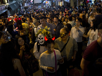 Hong Kong, Hong Kong Island, Central. 31st of October, 2014. Large crowds in the streets of a night bar area and touristic spot called Lan K...