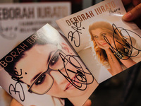 Autographs of Deborah Iurato. (