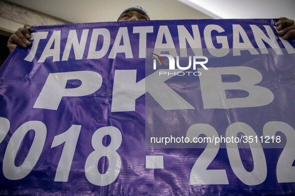 Jakarta, Indonesia, 04 December 2018 : Employee with poster that demanding the agreement of Employee and company. hundreds of Indonesian New...