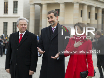 King Philip VI. and Queen Letizia of Spain are welcomed during the visit to Berlin by the Mayor of Berlin Klaus Wowereit at Brandenburg Gate...