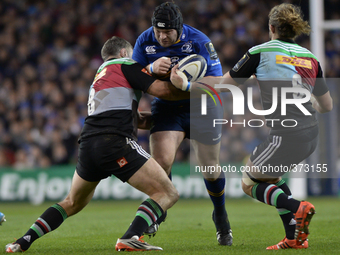 Leinster’s Mike Ross in action challenged by Harlequins’ Luke Wallace (Right) and Nick Easter (Left), during Leinster Rugby vs Harlequins F....