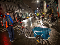 A bike ride was organized to show support to the stikers. The first group started at 6.Am to move to different pickets lines, in Brussels, o...