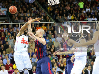 BARCELONA -december28- SPAIN : Maciej Lampe and Rivers in the match between FC Barcelona and Real Madrid, forthe week 13 of the Endesa Leagu...