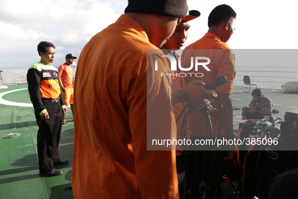 Indonesian SAR on the boat at the sea prepared for diving to find the victim body at Kalimantan Sea. Jan 2nd 2015 