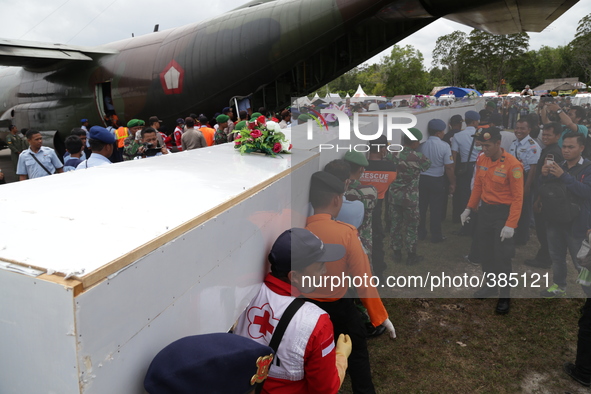 Victim of AirAsia Plane QZ8501 ready to deliver from Pangkalan Bun AirPort to Surabaya, on January 3, 2015. 