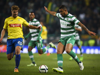 Sporting's defender Mauricio (R) vies with Estoril's midfielder Diogo Amado during the Portuguese League  football match between Sporting CP...