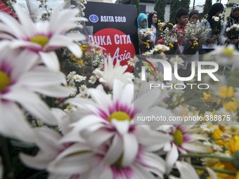SURAKARTA, INDONESIA - JANUARY 07 : An Indonesian activists carry a flowers during the ceremony to prayer and remembrance the victims of Air...
