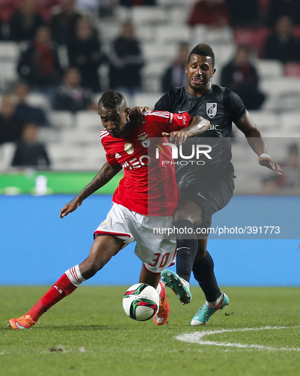 Benfica's midfielder Anderson Talisca (L) vies for the ball with Guimaraes's forward Cafu (R)  during the Portuguese League  football match...