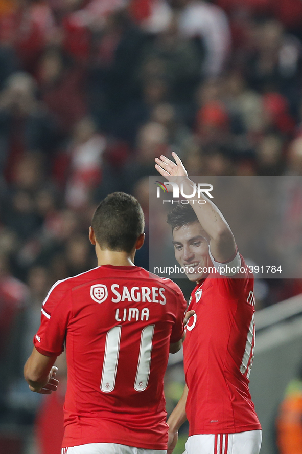 Benfica's midfielder Nicolas Gaitan (R) celebrates his goal with Benfica's forward Lima (L)  during the Portuguese League  football match be...