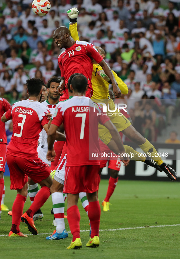 (150111) -- MELBOURNE, Jan. 11, 2015 () -- Sayed Mohamed Abbas (R) of Bahrain saves the ball during a Group C match against Iran at the AFC...