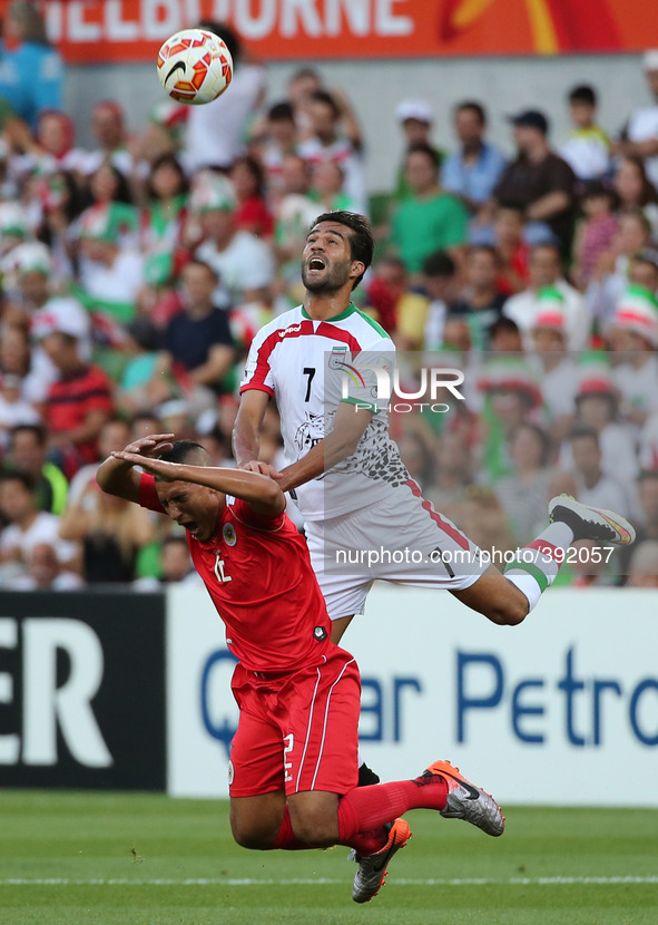 (150111) -- MELBOURNE, Jan. 11, 2015 () -- Masoud Shojaei (R) of Iran vies for the ball during a Group C match against Bahrain at the AFC As...