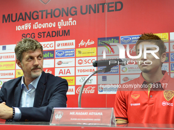 Muangthong United manager Dragan Talajic (L) and Naoaki Aoyama during the team unveil new signing at SCG Stadium in Nonthaburi, Thailand on...