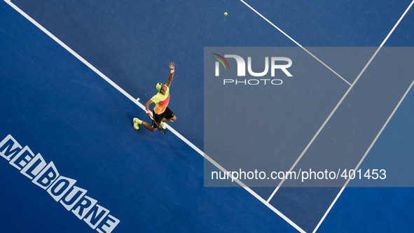 (150120) -- MELBOURNE, Jan. 20, 2015 () -- Zhang Ze of China serves the ball during the men's singles first round match against Lleyton Hewi...