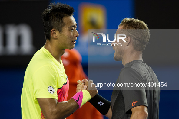 (150120) -- MELBOURNE, Jan. 20, 2015 () -- Zhang Ze (L) of China shakes hands with Lleyton Hewitt of Australia after the men's singles first...