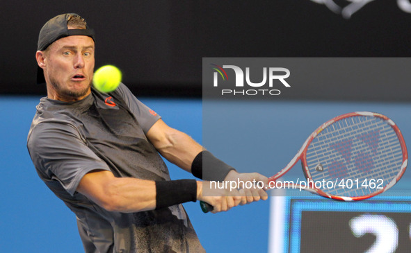 (150120) -- MELBOURNE, Jan. 20, 2015 () -- Australia's Lleyton Hewitt returns the ball during his men's singles first round match against Ch...