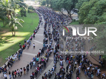 A giant line formed in the Anhangabaú Valley, in the center of the city of São Paulo, where job search is being promoted by the Secretariat...