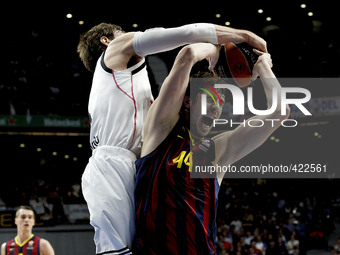 Real Madrid's Argentine player Andres Nocioni and Barcelona´s Croatian player Ante Tomic  during the Basket Euroleague 2014/15 match between...