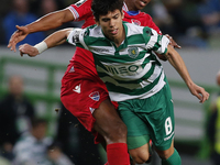 Sporting's midfielder Andre Martins (R) vies for the ball with Gil Vicente's midfielder Semedo (B)  during the Portuguese League  football m...