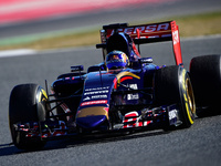 The Spanish pilot, Carlos Sainz, from Scuderia Toro Rosso, befor the crashes his car, during the last day of Formula One test days, in Barce...